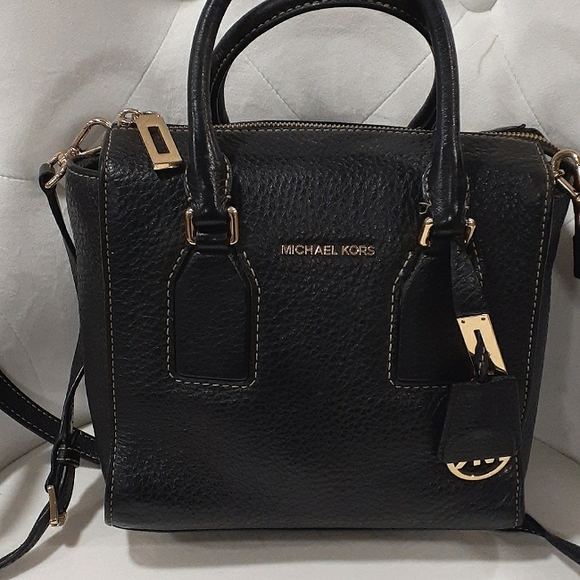 MICHAEL Michael Kors Handbags - Micheal Michael Kors black leather crossbody bag